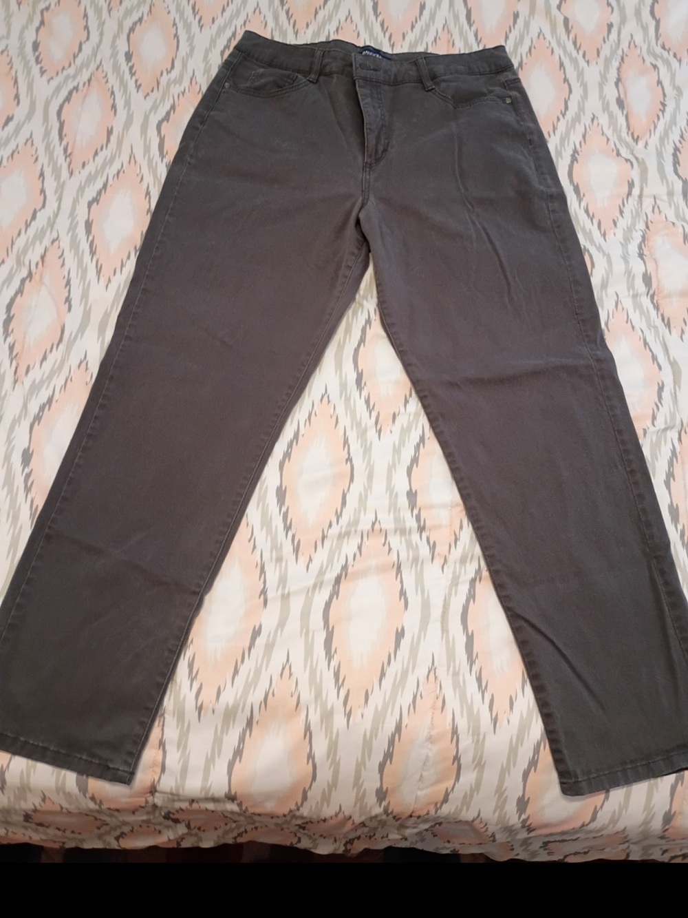 Classic Straight-Leg Pants in Charcoal Gray
